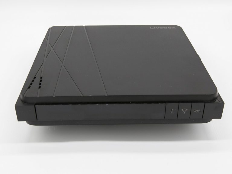 Box internet Livebox Orange V4, équipement qui distribue les serveurs DNS par DHCP