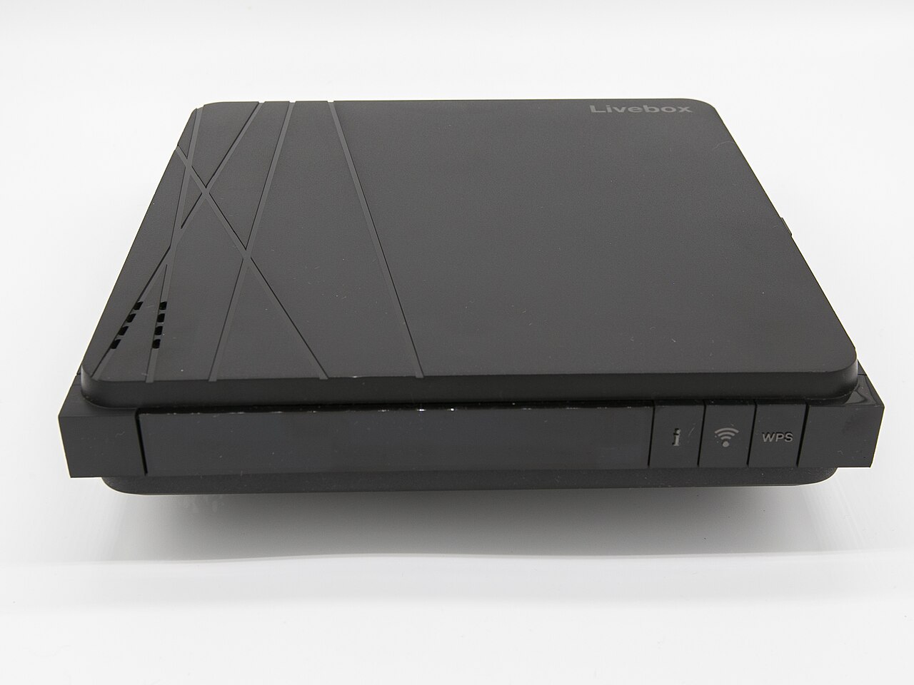 Box internet Livebox Orange V4, équipement qui distribue les serveurs DNS par DHCP
