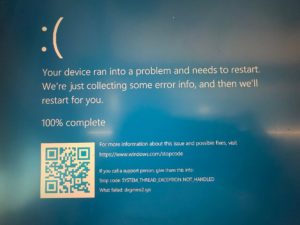 Écran bleu Windows affichant le code SYSTEM_THREAD_EXCEPTION_NOT_HANDLED et le fichier dxgmms2.sys