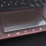 Pavé tactile d un ordinateur portable vu de près avec ses boutons