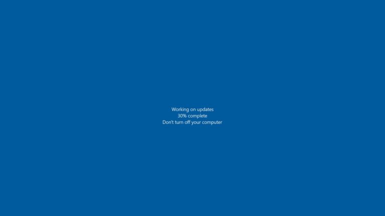 Écran de mise à jour de Windows affichant une barre de progression en cours d'installation