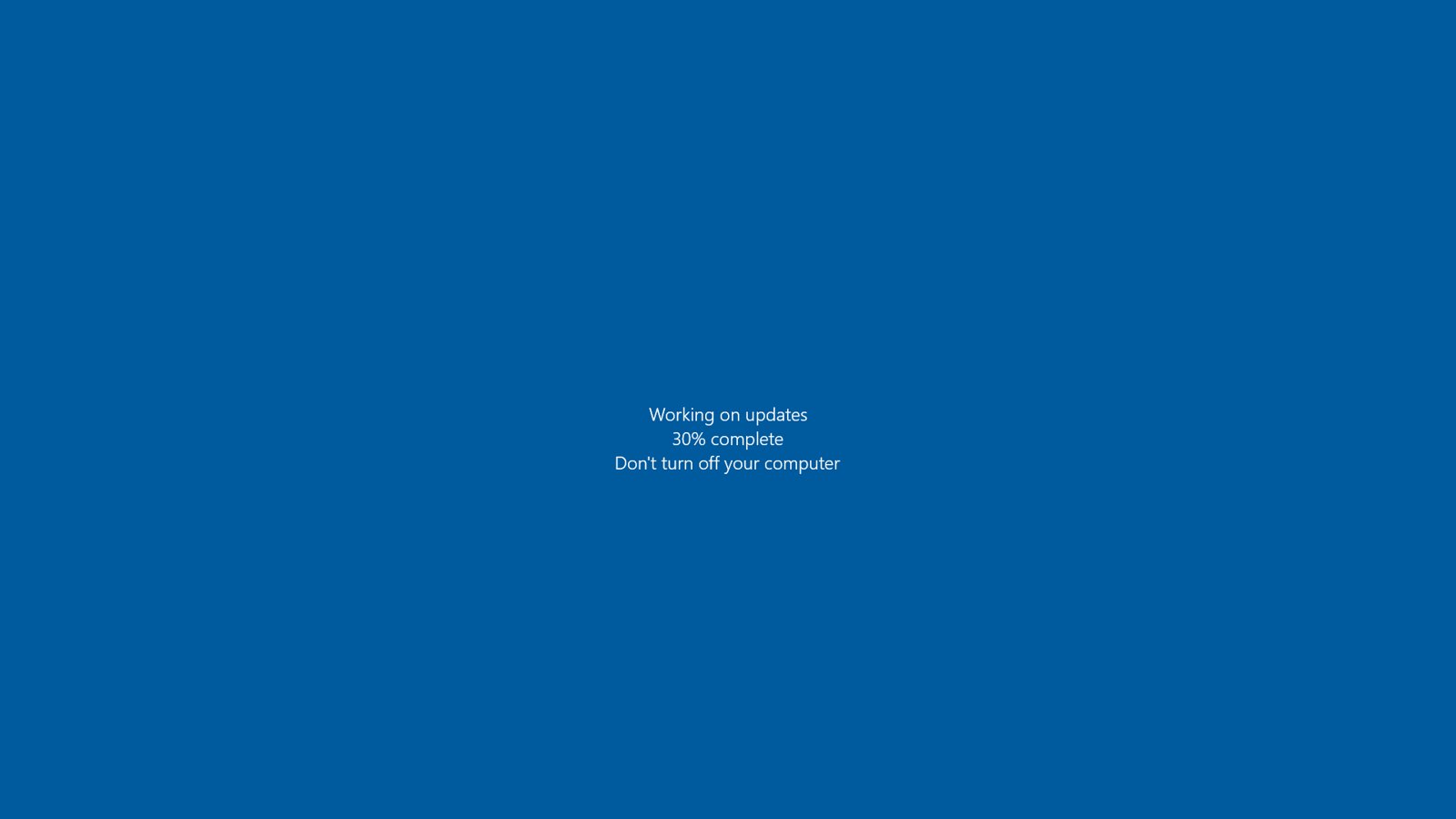 Écran de mise à jour de Windows affichant une barre de progression en cours d'installation