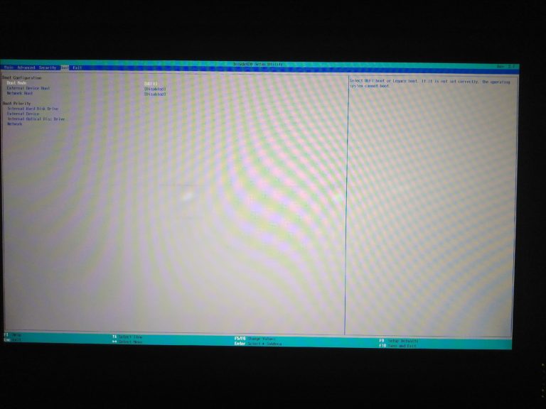 Écran de configuration du firmware UEFI affiché sur un ordinateur portable