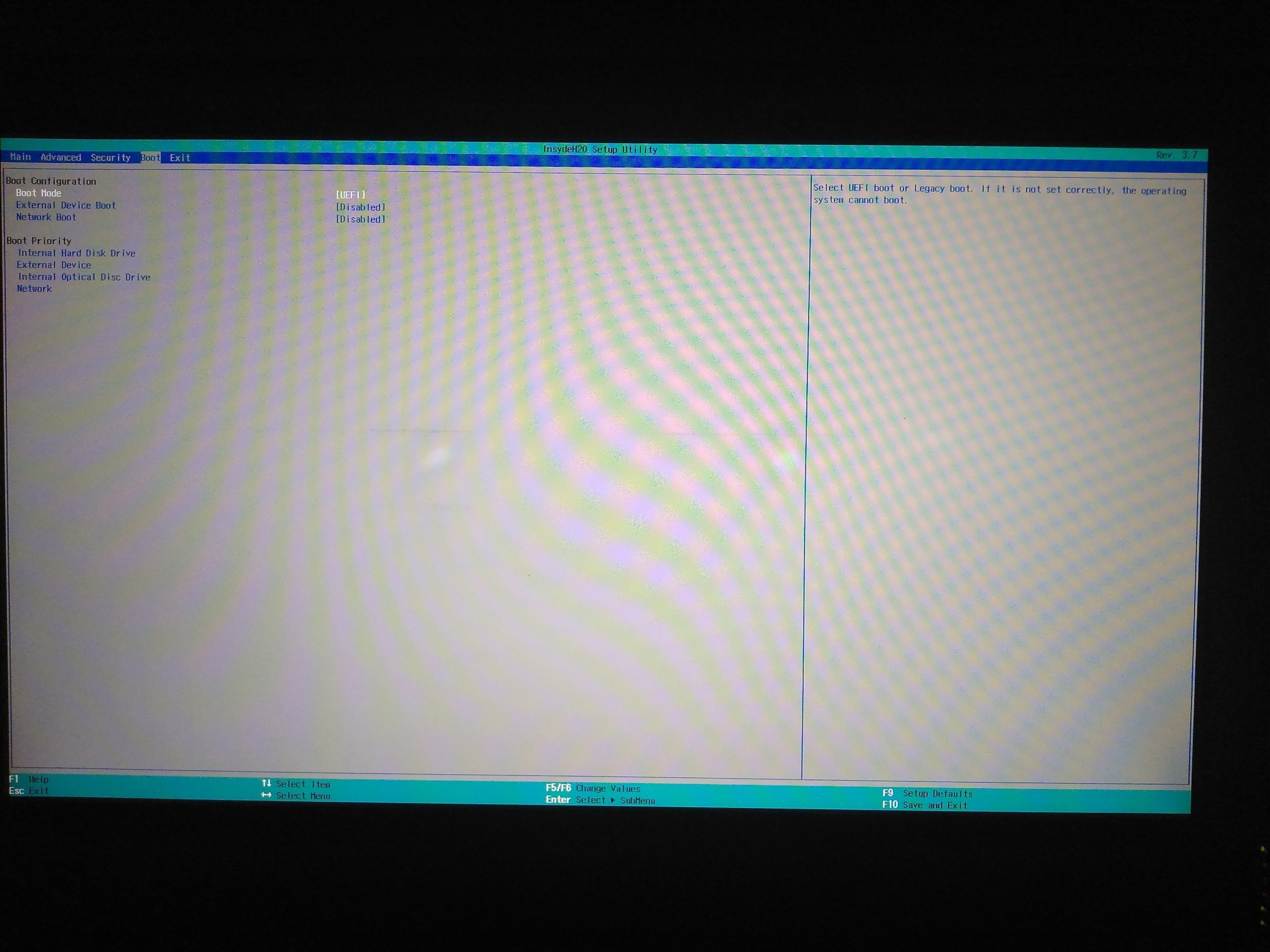 Écran de configuration du firmware UEFI affiché sur un ordinateur portable
