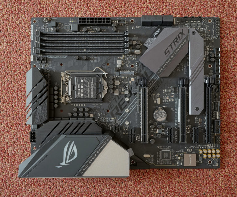 Carte mere de bureau a chipset Intel, plateforme sur laquelle intervient le pilote Intel Rapid Storage Technology
