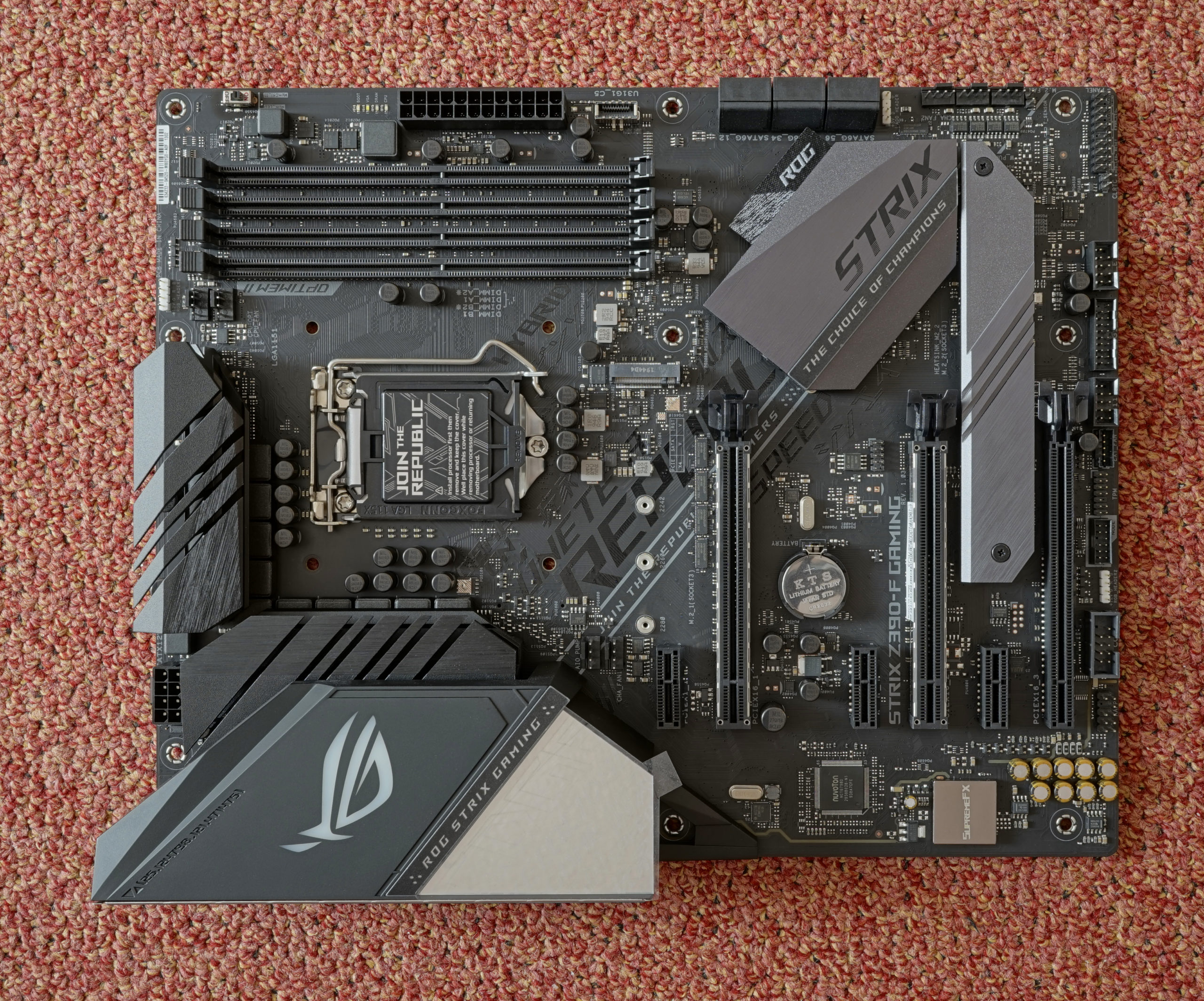 Carte mere de bureau a chipset Intel, plateforme sur laquelle intervient le pilote Intel Rapid Storage Technology