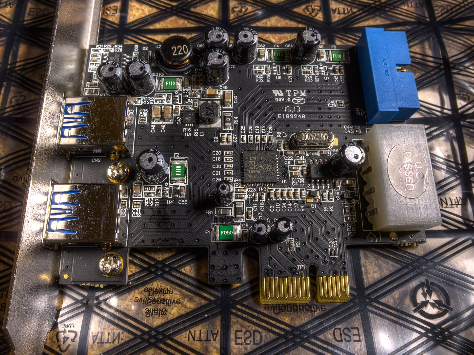 Carte d'extension USB 3.0 à contrôleur Renesas installée dans un ordinateur