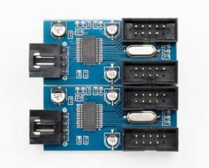 Hub USB 2.0 avec plusieurs ports utilisés pour connecter des périphériques