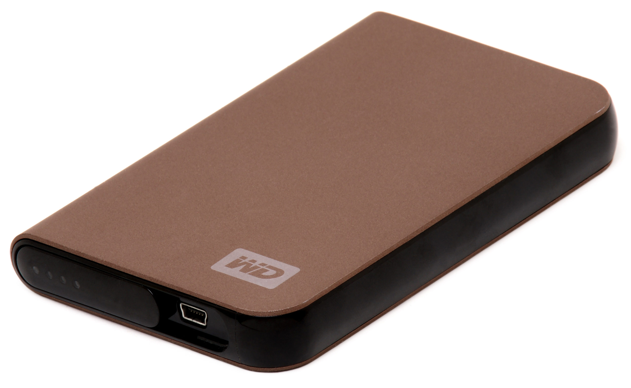 Disque dur externe USB pose a plat avec son cable de raccordement visible
