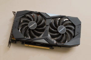 Carte graphique Gigabyte GTX 1660 Ti hors du boîtier, composant visé par les codes d'arrêt liés au pilote d'affichage
