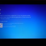 Photographie d un ecran bleu Windows 10 affiche au demarrage d un ordinateur