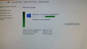 Ecran de mise a niveau de Windows affiche sur un ordinateur pendant une installation