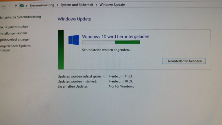 Ecran de mise a niveau de Windows affiche sur un ordinateur pendant une installation