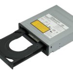 Lecteur DVD interne de PC ouvert, mecanisme et tete de lecture optique visibles