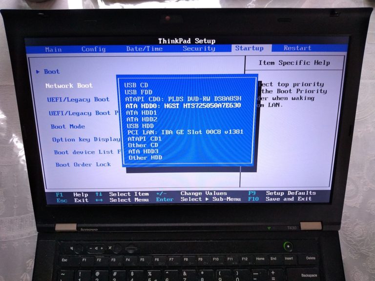 Menu d ordre de demarrage du firmware UEFI d un ThinkPad T430 avec la liste des peripheriques de boot