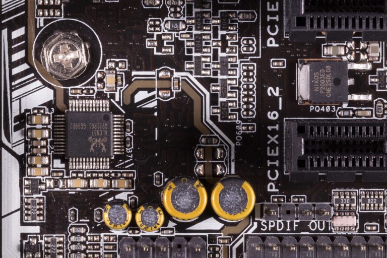 Codec audio Realtek ALC887 soudé sur une carte mère, la puce pilotée par rtkvhd64.sys