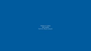 Écran d'installation d'une mise à jour Windows affichant la progression en pourcentage