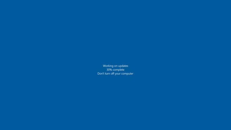 Écran d'installation d'une mise à jour Windows affichant la progression en pourcentage