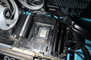 Processeur Intel Core i7 installe dans son socket sur une carte mere, piste materielle du code d arret 0x9C