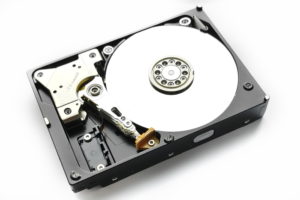 Plateau de disque dur Western Digital Caviar ouvert, support sollicite par l'indexation de Windows Search