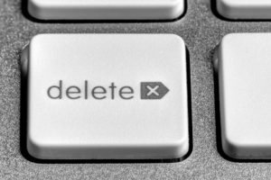 Gros plan sur la touche Delete d'un clavier, illustrant la suppression d'un fichier