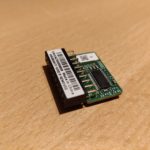 Module TPM 2.0 discret Supermicro monté sur le connecteur d'une carte mère de serveur